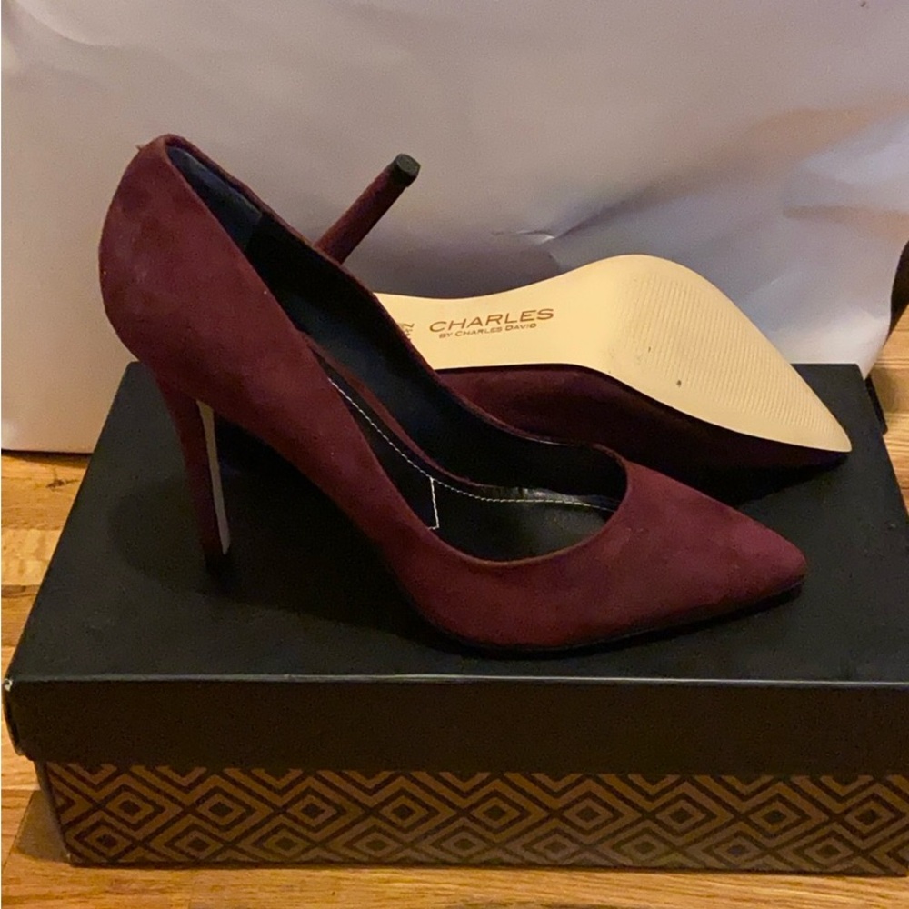 Charles David. Suede. Size 7.5. Burgundy.